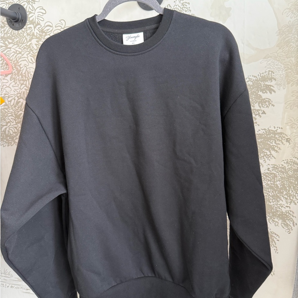 Youngla Classic Black Pullover - image 2